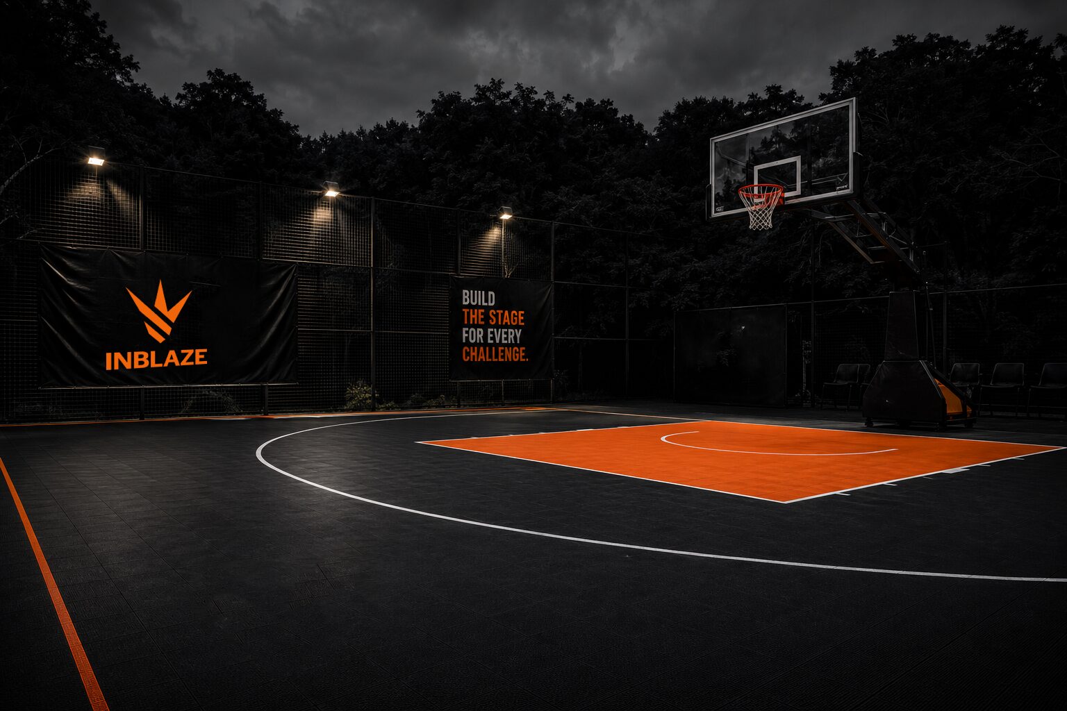 オレンジと黒のINBLAZEブランドの3x3バスケットボールコート